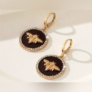 NEW!! Bee-Shaped Dangle Earrings for Women in Wine Red🍷